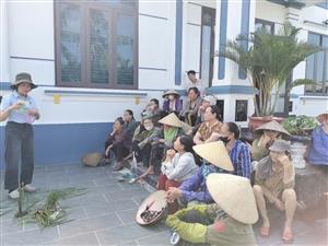 Lãnh đạo Trung tâm Khuyến nông Hải Phòng kiểm tra, chỉ đạo công tác phun trừ sâu bệnh trên lúa Xuân