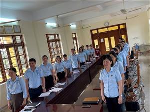 Trạm Khuyến nông Thuỷ Nguyên  thực hiện nghi lễ chào cờ đầu tháng