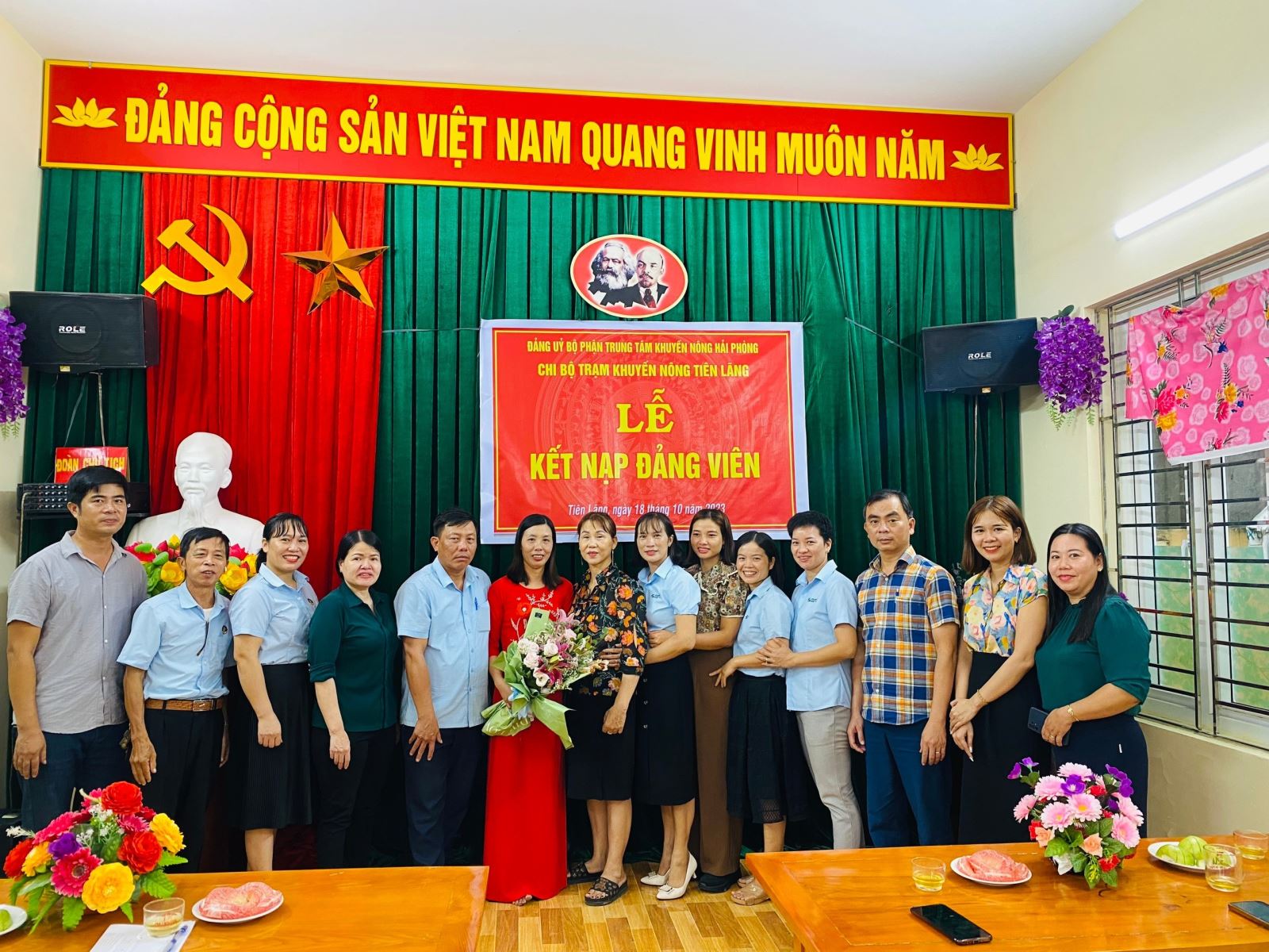 Lễ kết nạp Đảng viên mới của chi bộ Trạm Khuyến nông Tiên Lãng